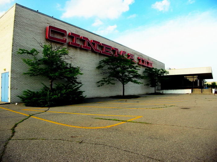 Summit Place Mall (Pontiac Mall) - Early 2000S (newer photo)